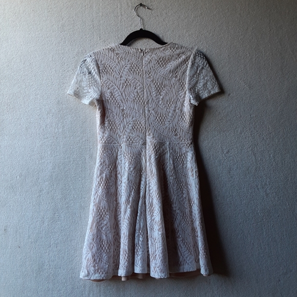 -- X -- Forever 21 Deep V Lace Up Dress - Picture 6 of 8